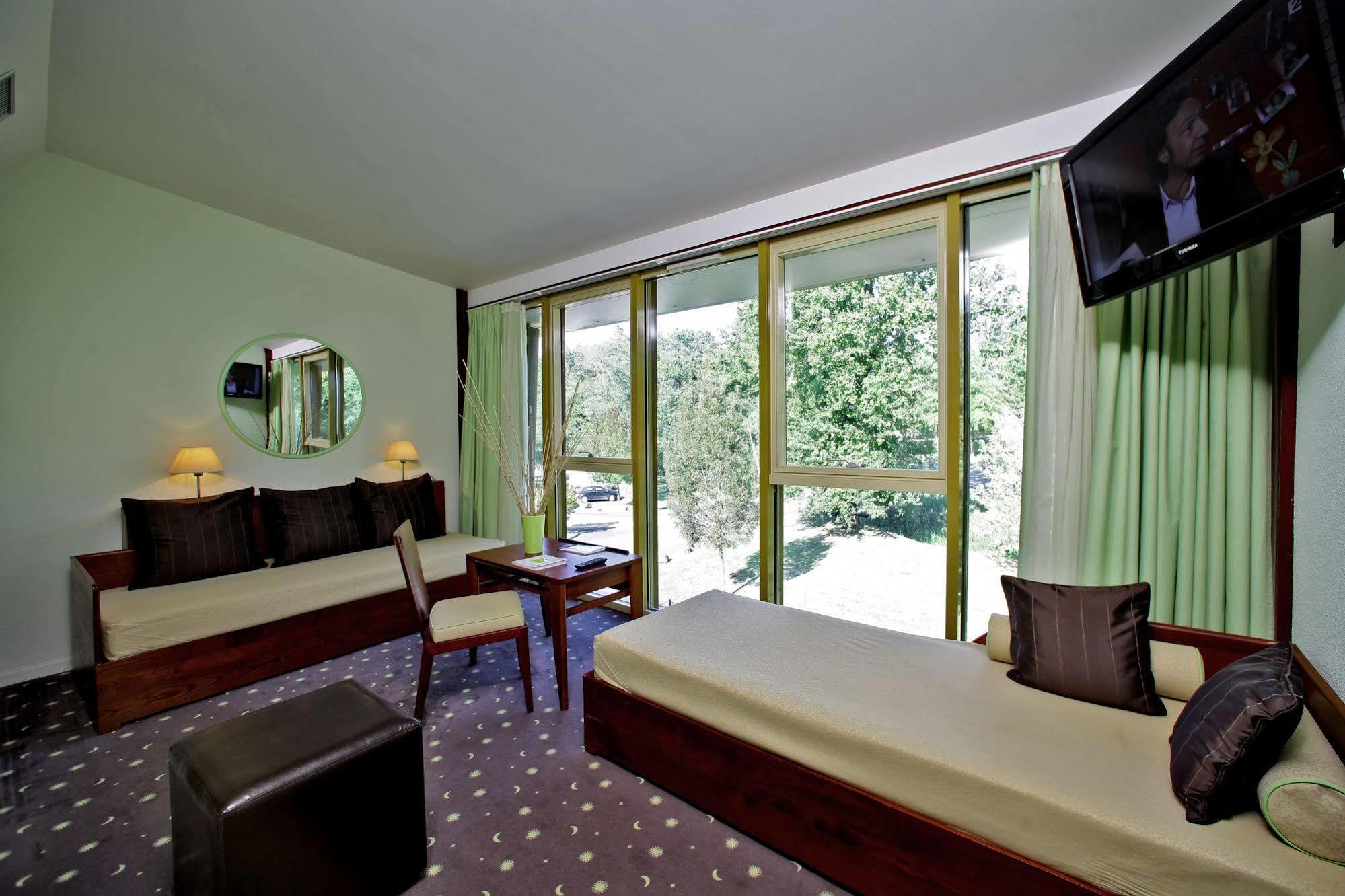 Logis Des Lacs D'Halco Hagetmau Exterior foto